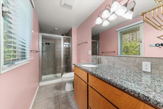 1006 W Bellwood Dr, Spokane, WV 99218