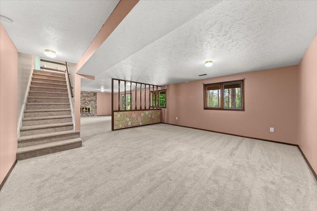 1006 W Bellwood Dr, Spokane, WV 99218