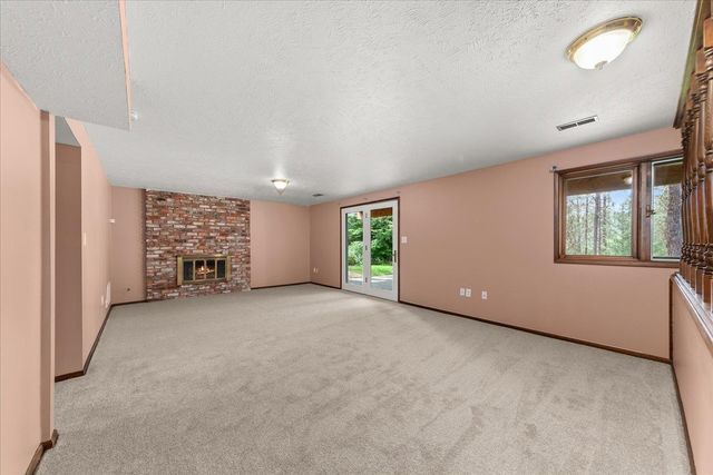 1006 W Bellwood Dr, Spokane, WV 99218
