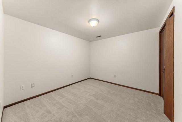 1006 W Bellwood Dr, Spokane, WV 99218