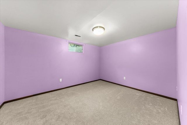 1006 W Bellwood Dr, Spokane, WV 99218
