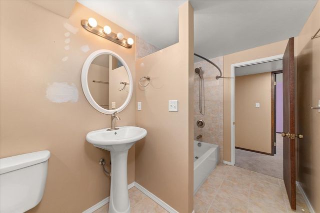 1006 W Bellwood Dr, Spokane, WV 99218
