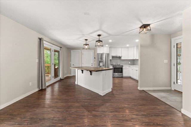 1006 W Bellwood Dr, Spokane, WV 99218