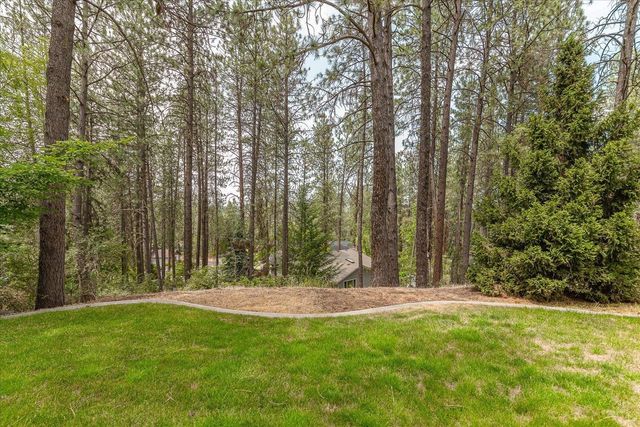 1006 W Bellwood Dr, Spokane, WV 99218