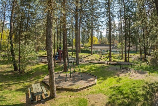 1006 W Bellwood Dr, Spokane, WV 99218