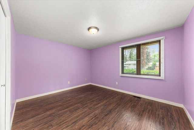 1006 W Bellwood Dr, Spokane, WV 99218