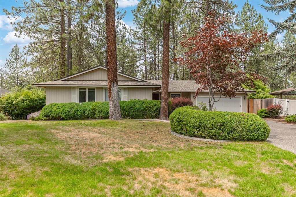 1006 W Bellwood Dr, Spokane, WV 99218