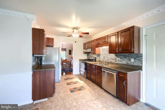 525 BASEHOAR SCHOOL RD, Littlestown, PA 17340