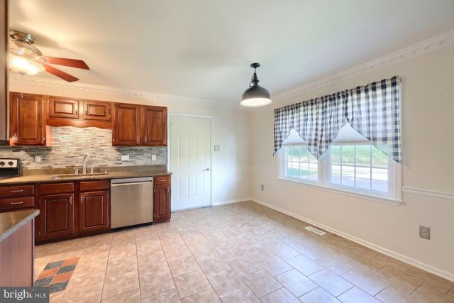 525 BASEHOAR SCHOOL RD, Littlestown, PA 17340