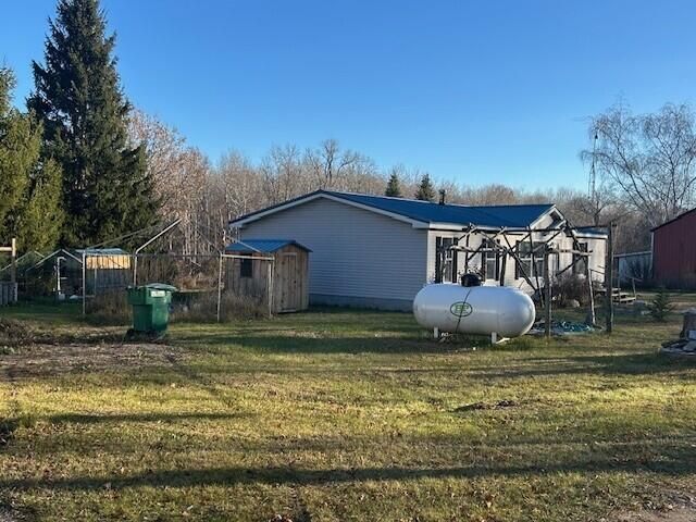 1660 N Bard Road, Gladwin, MI 48624
