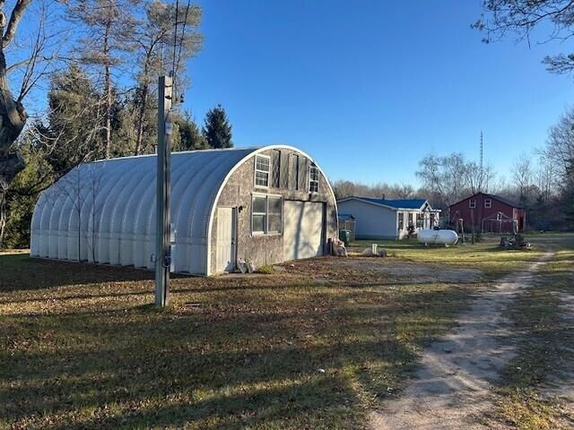 1660 N Bard Road, Gladwin, MI 48624