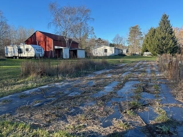 1660 N Bard Road, Gladwin, MI 48624