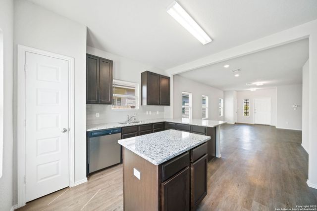 5407 Shasta Pl, St Hedwig, TX 78152