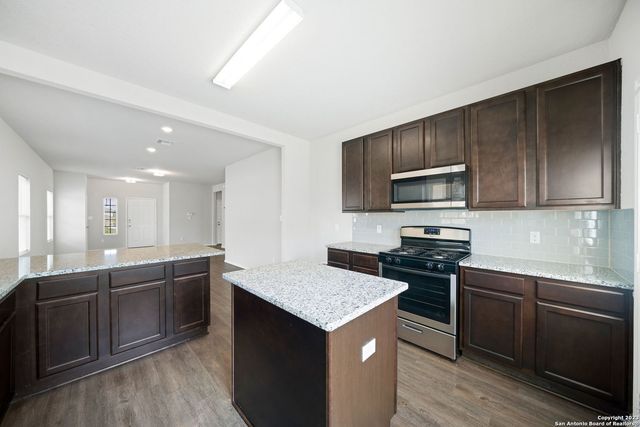 5407 Shasta Pl, St Hedwig, TX 78152