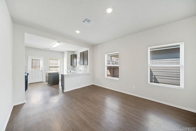 5407 Shasta Pl, St Hedwig, TX 78152