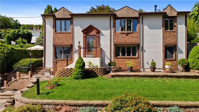 67 Curry Road, Cranston, RI 02920