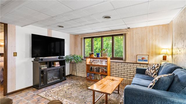 67 Curry Road, Cranston, RI 02920