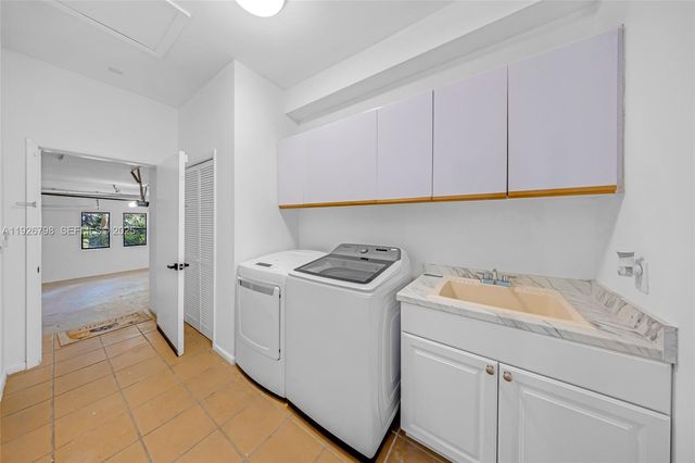 301 Isla Dorada Blvd, Coral Gables, FL 33143