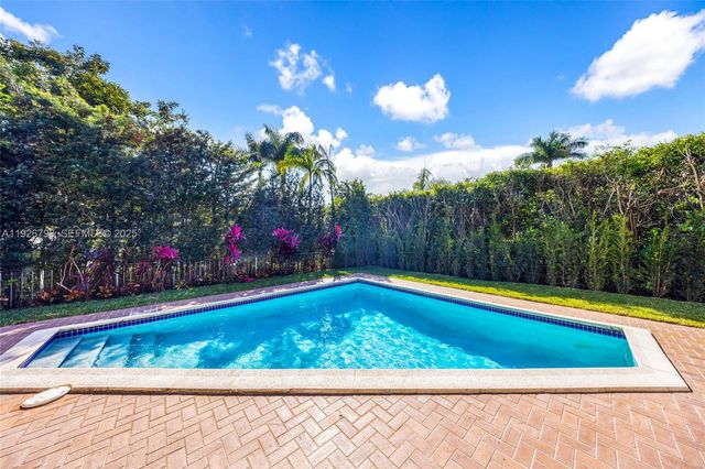 301 Isla Dorada Blvd, Coral Gables, FL 33143