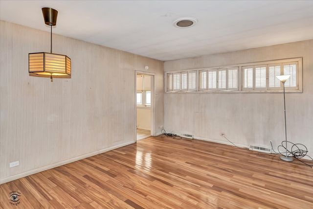 9139 S Oakley Avenue, Chicago, IL 60643