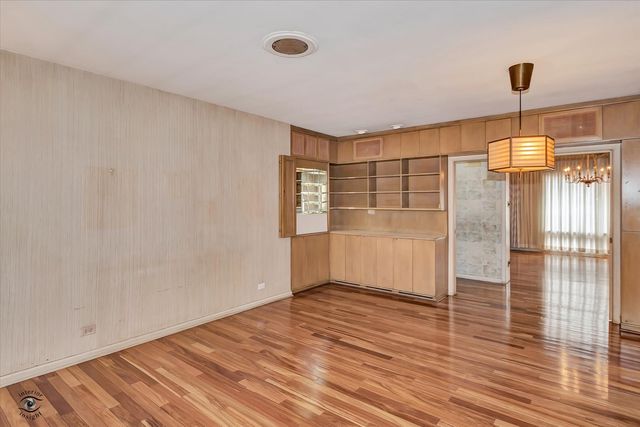 9139 S Oakley Avenue, Chicago, IL 60643