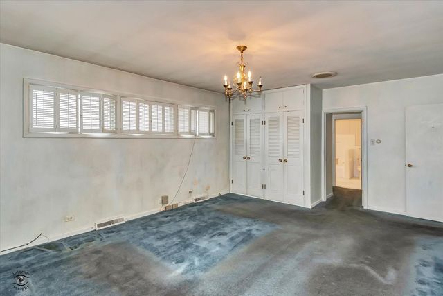 9139 S Oakley Avenue, Chicago, IL 60643
