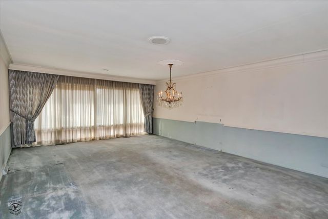 9139 S Oakley Avenue, Chicago, IL 60643