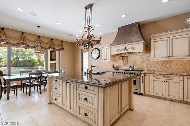 11 Olympia Hills Circle, Las Vegas, NV 89141
