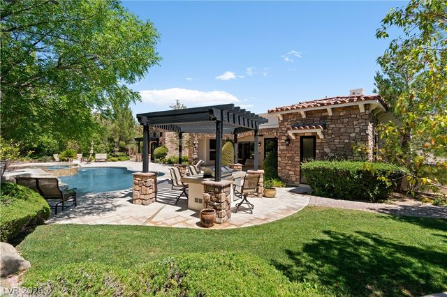 11 Olympia Hills Circle, Las Vegas, NV 89141