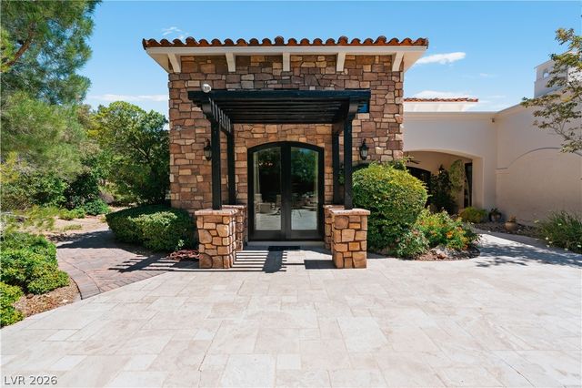 11 Olympia Hills Circle, Las Vegas, NV 89141
