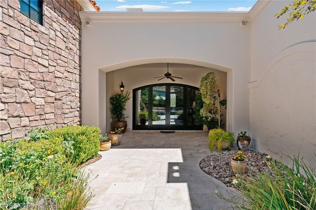 11 Olympia Hills Circle, Las Vegas, NV 89141