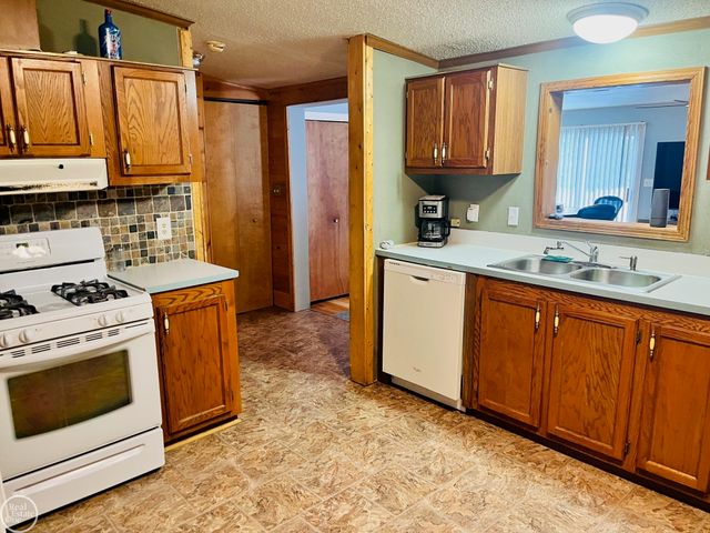 1022 S Allen Road, St Clair Twp, MI 48079