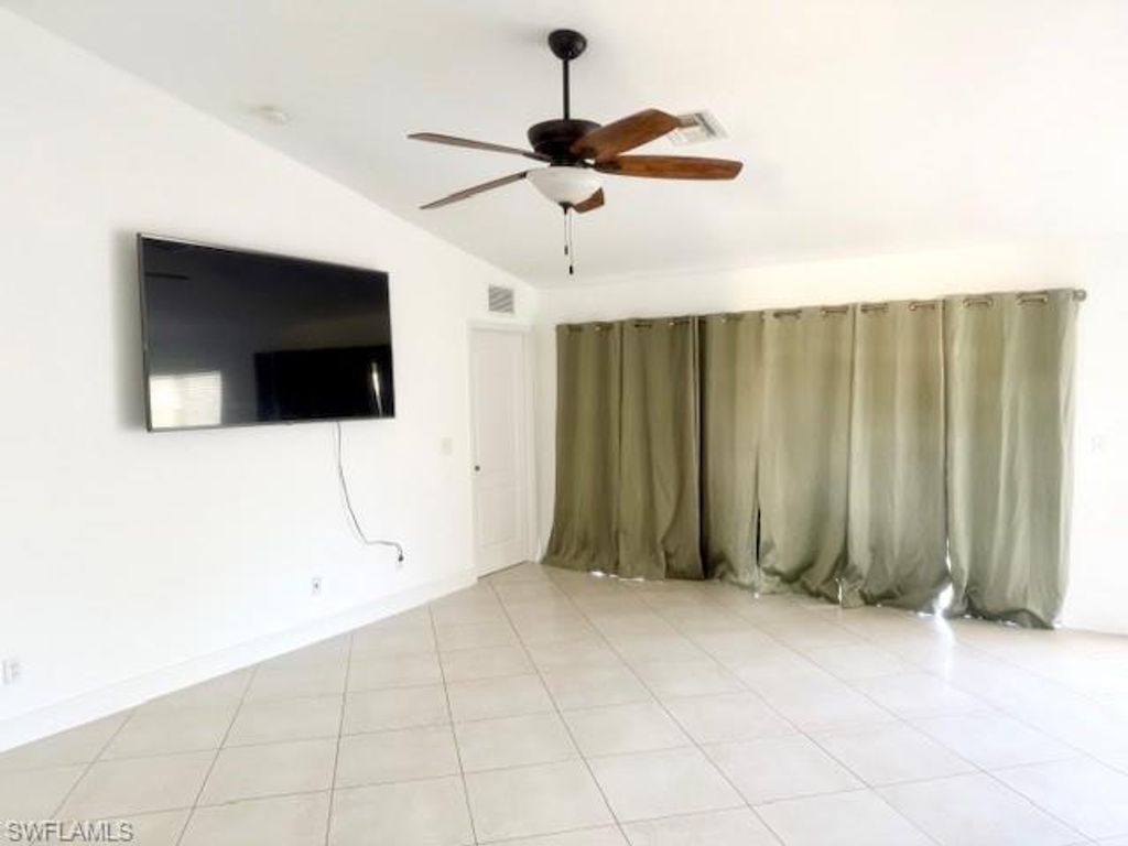 Image 10 of property listing at 2833 NW 6th PL, Cape Coral, FL 33993