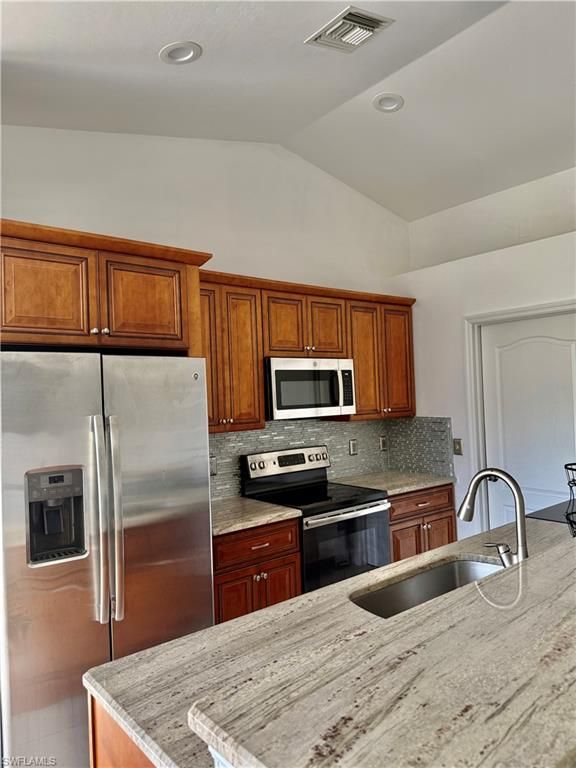 Image 7 of property listing at 2833 NW 6th PL, Cape Coral, FL 33993