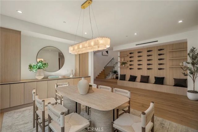 15451 Camarillo Street, Sherman Oaks, CA 91403