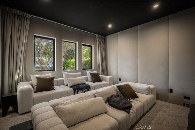 15451 Camarillo Street, Sherman Oaks, CA 91403