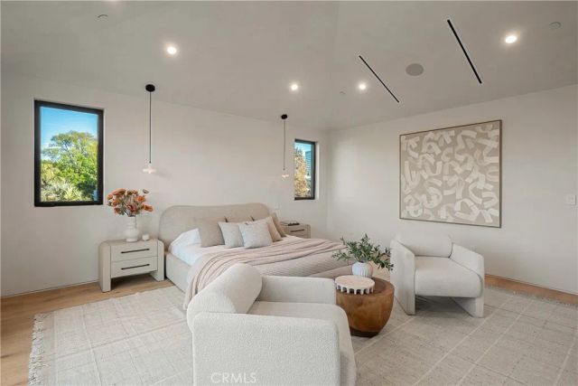15451 Camarillo Street, Sherman Oaks, CA 91403