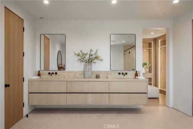 15451 Camarillo Street, Sherman Oaks, CA 91403
