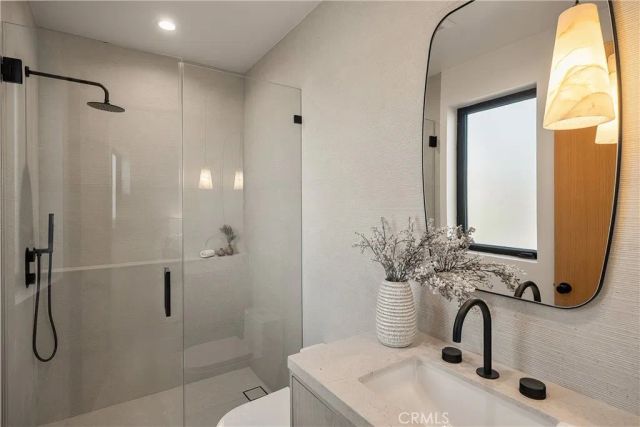 15451 Camarillo Street, Sherman Oaks, CA 91403