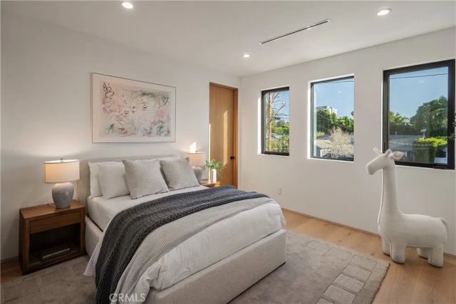15451 Camarillo Street, Sherman Oaks, CA 91403