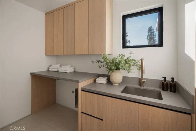 15451 Camarillo Street, Sherman Oaks, CA 91403