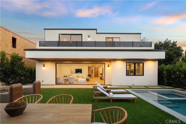 15451 Camarillo Street, Sherman Oaks, CA 91403