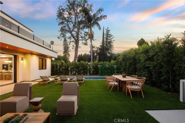 15451 Camarillo Street, Sherman Oaks, CA 91403