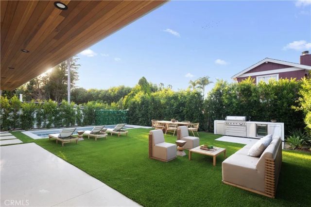 15451 Camarillo Street, Sherman Oaks, CA 91403