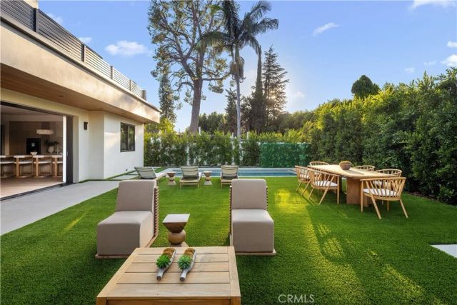 15451 Camarillo Street, Sherman Oaks, CA 91403