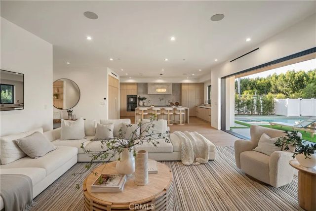 15451 Camarillo Street, Sherman Oaks, CA 91403