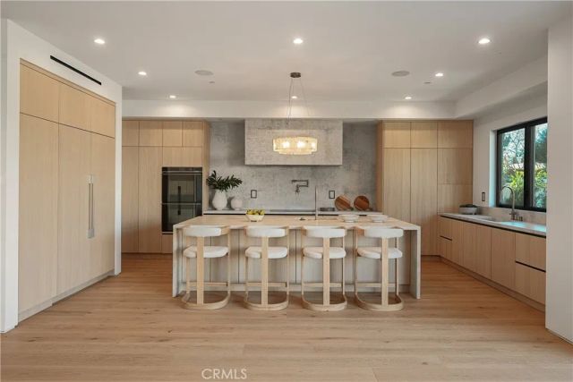 15451 Camarillo Street, Sherman Oaks, CA 91403