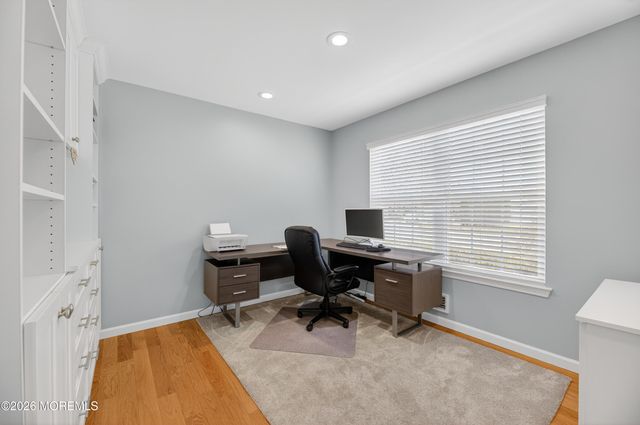 17 Yosemite Road, Howell, NJ 07731