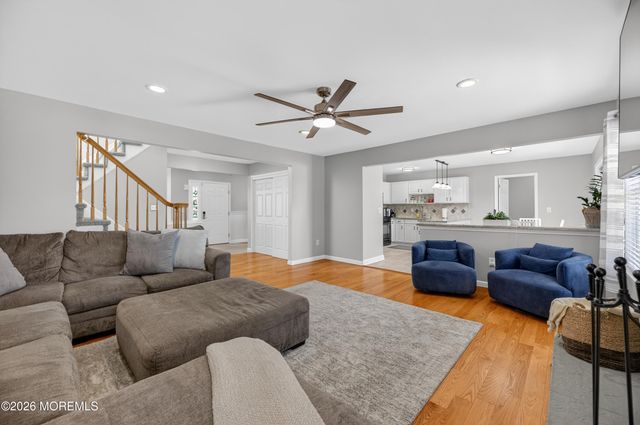 17 Yosemite Road, Howell, NJ 07731