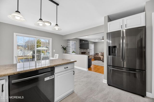 17 Yosemite Road, Howell, NJ 07731